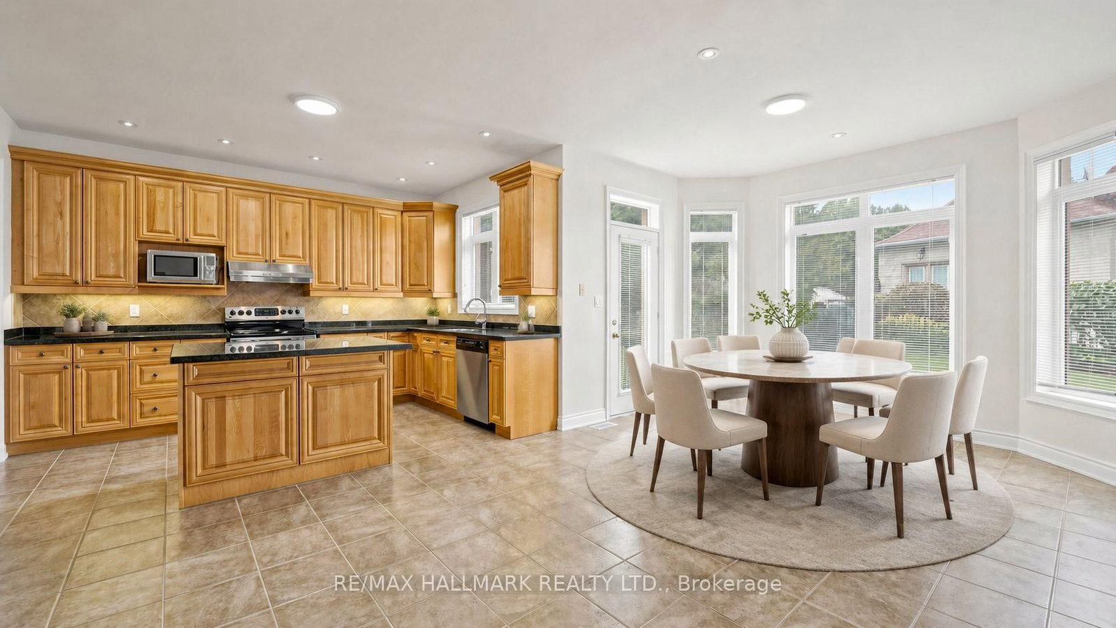 368 Paradelle Drive • Richmond Hill, ON photo 11