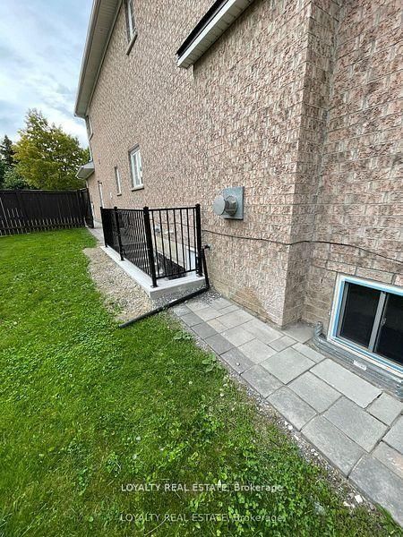 97 Song Bird Drive • Markham, ON photo 10