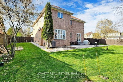 97 Song Bird Drive • Markham, ON photo 7
