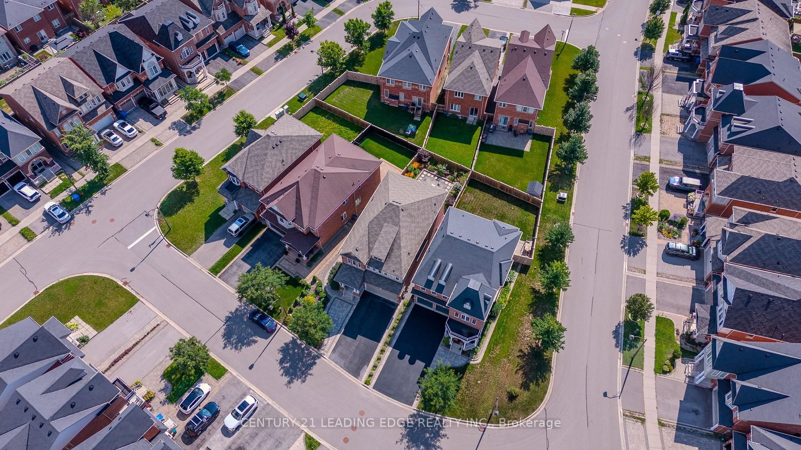 14 Clarinet Lane • Whitchurch-Stouffville, ON photo 3