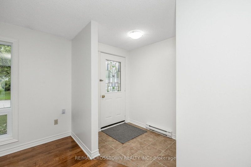 92 Tecumseth Pines Dr photo 4