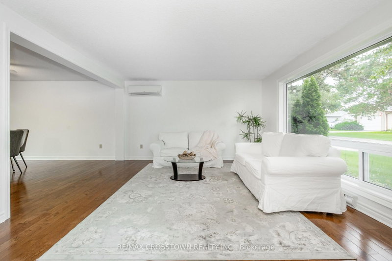 92 Tecumseth Pines Dr photo 5