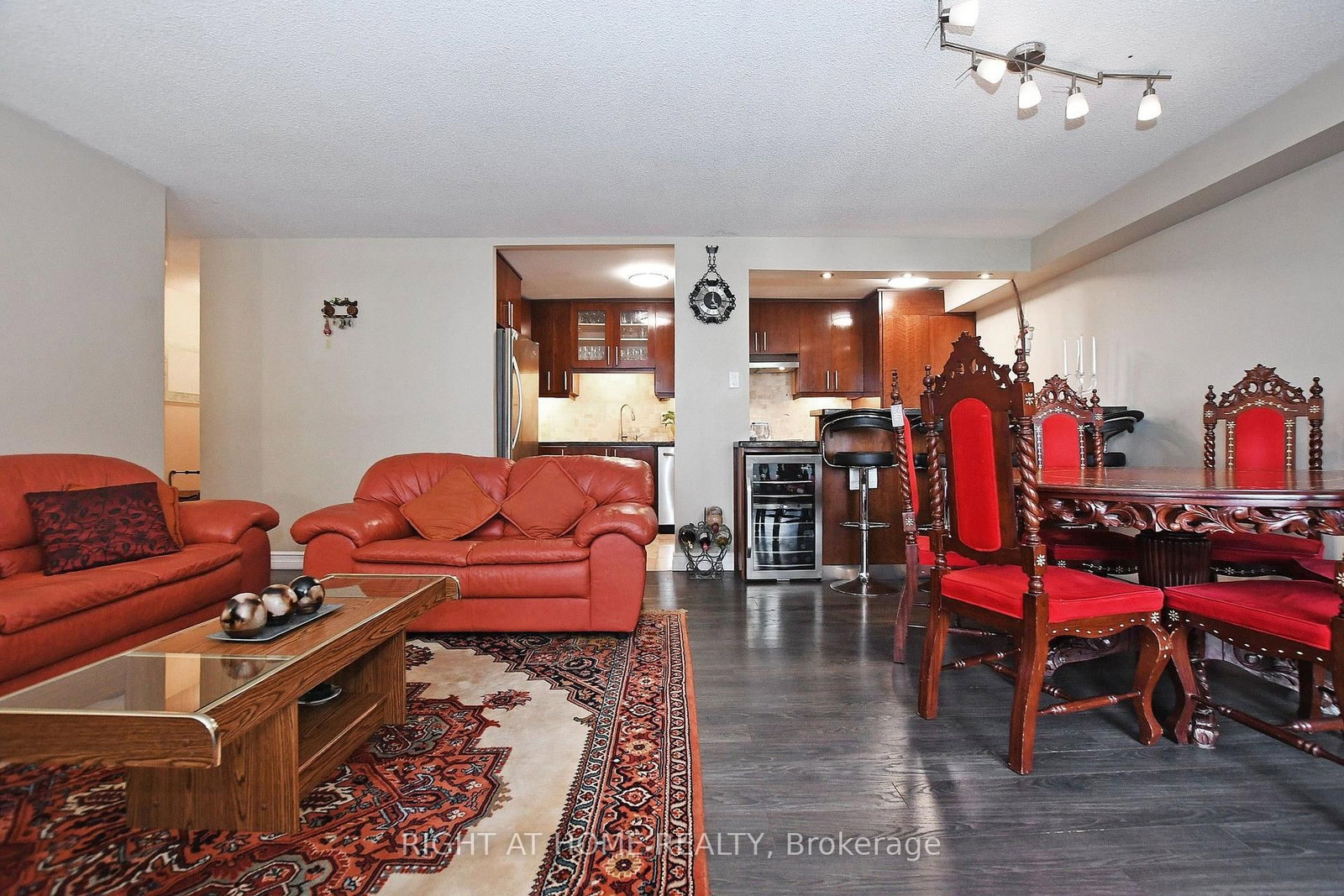 60 Inverlochy Boulevard • #806 • Markham, ON photo 11