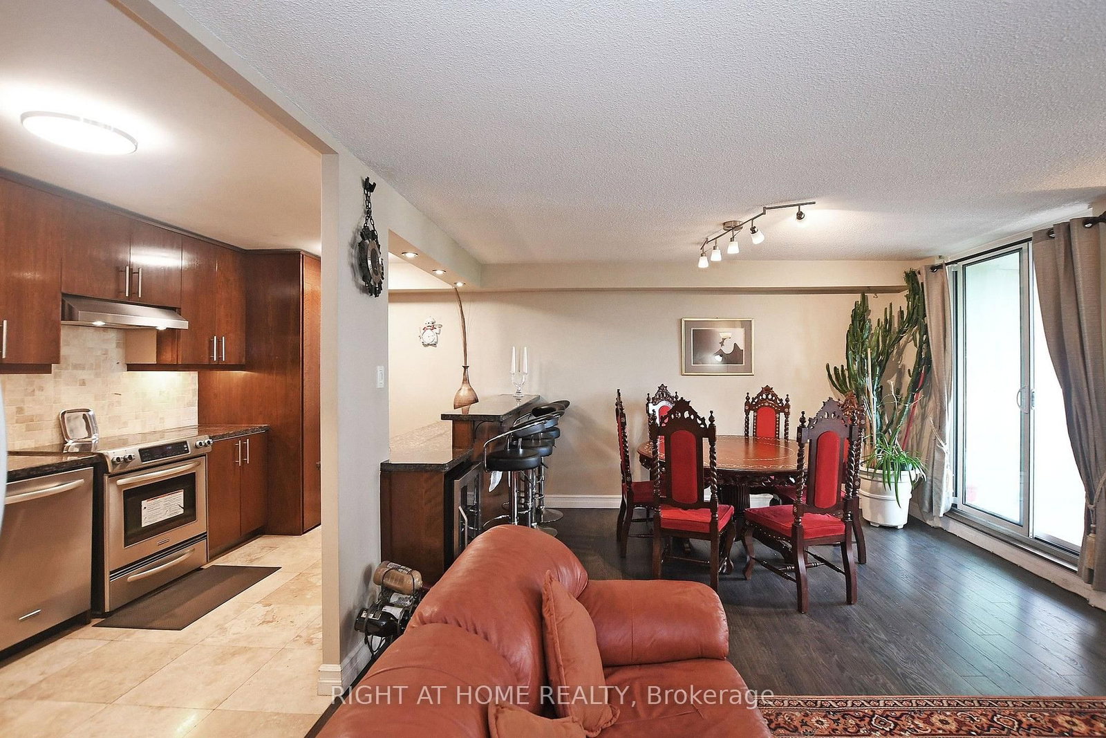 60 Inverlochy Boulevard • #806 • Markham, ON photo 12