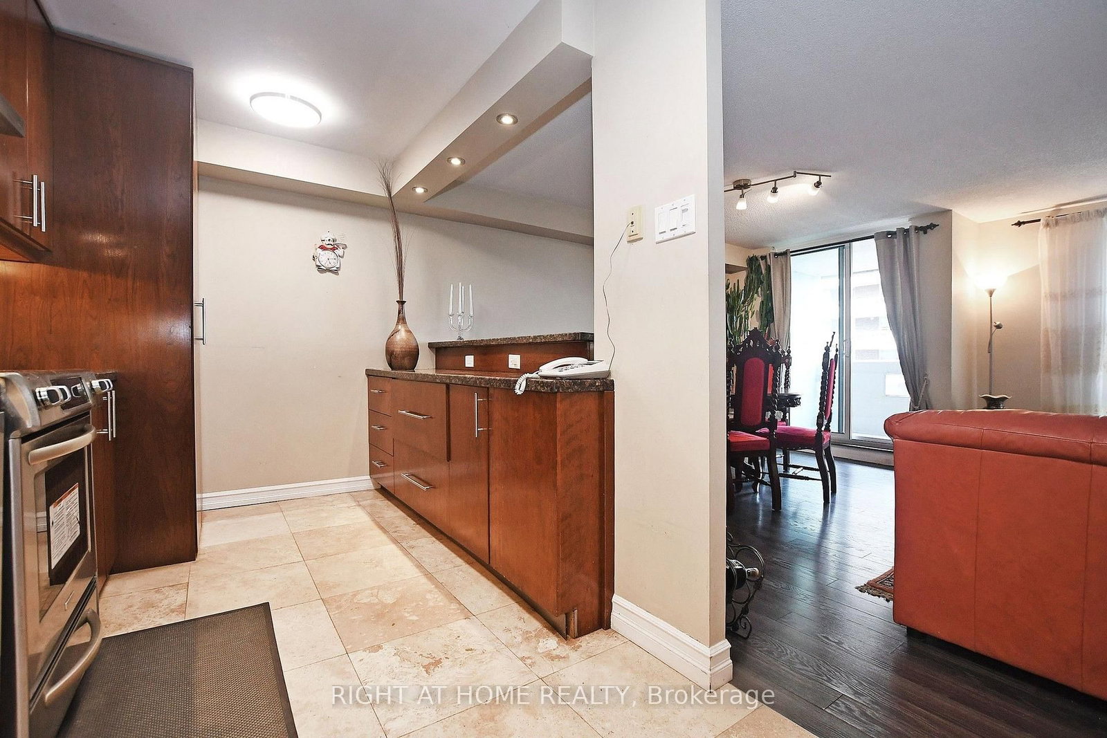60 Inverlochy Boulevard • #806 • Markham, ON photo 15