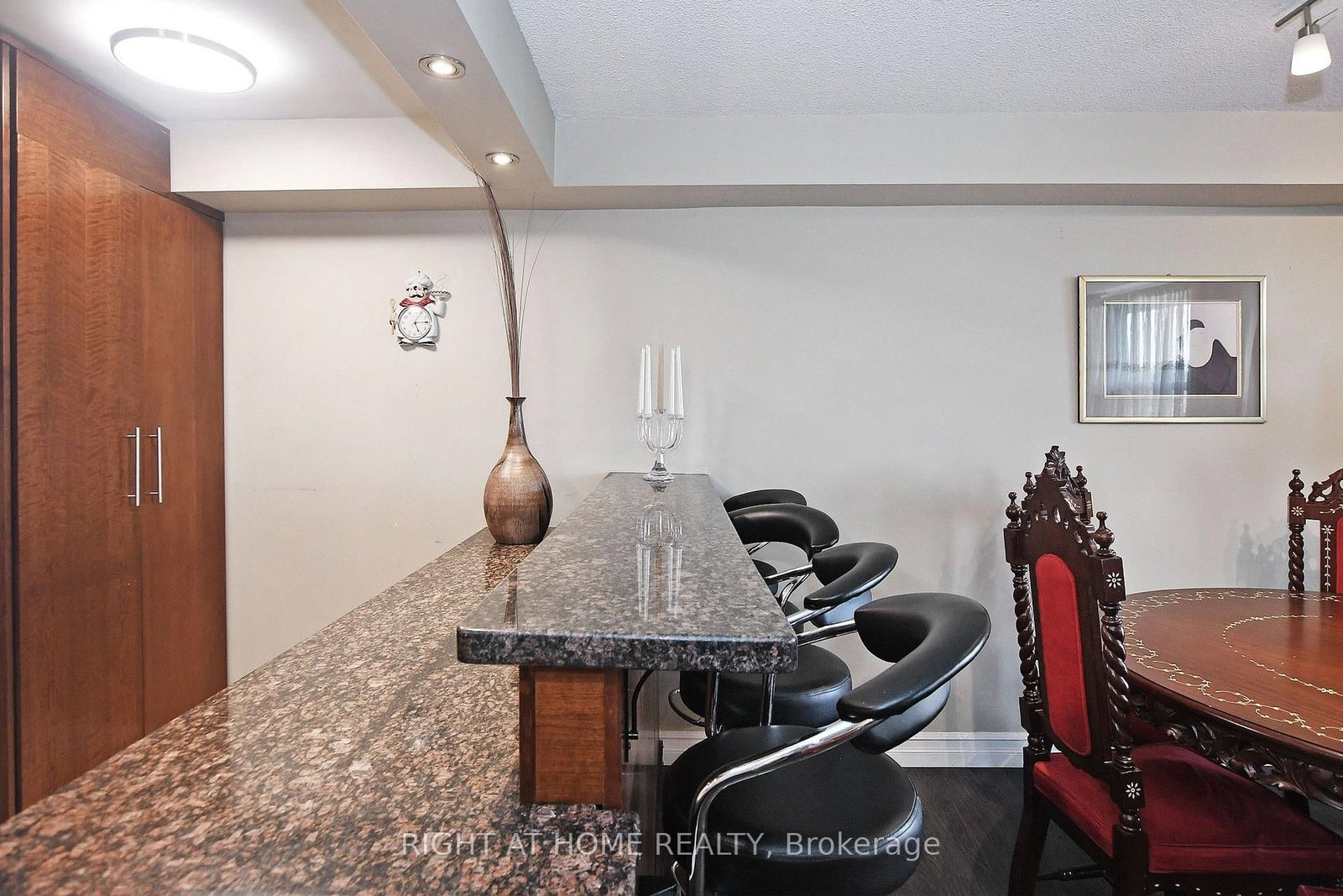 60 Inverlochy Boulevard • #806 • Markham, ON photo 16