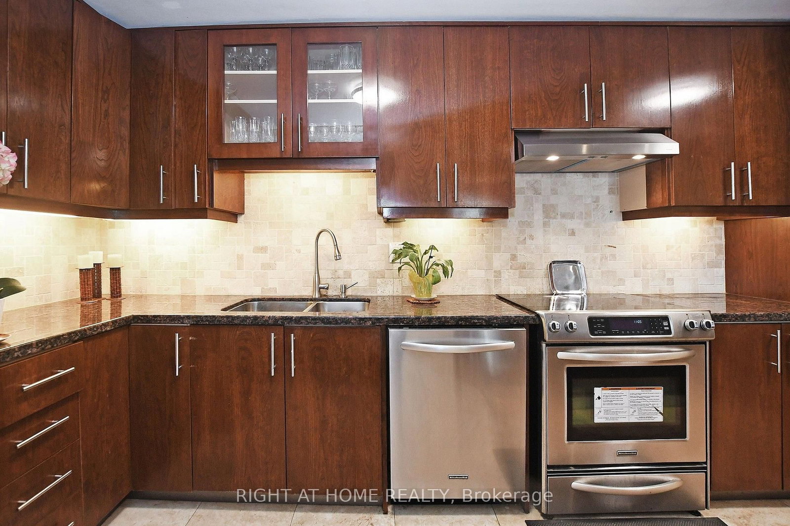 60 Inverlochy Boulevard • #806 • Markham, ON photo 17
