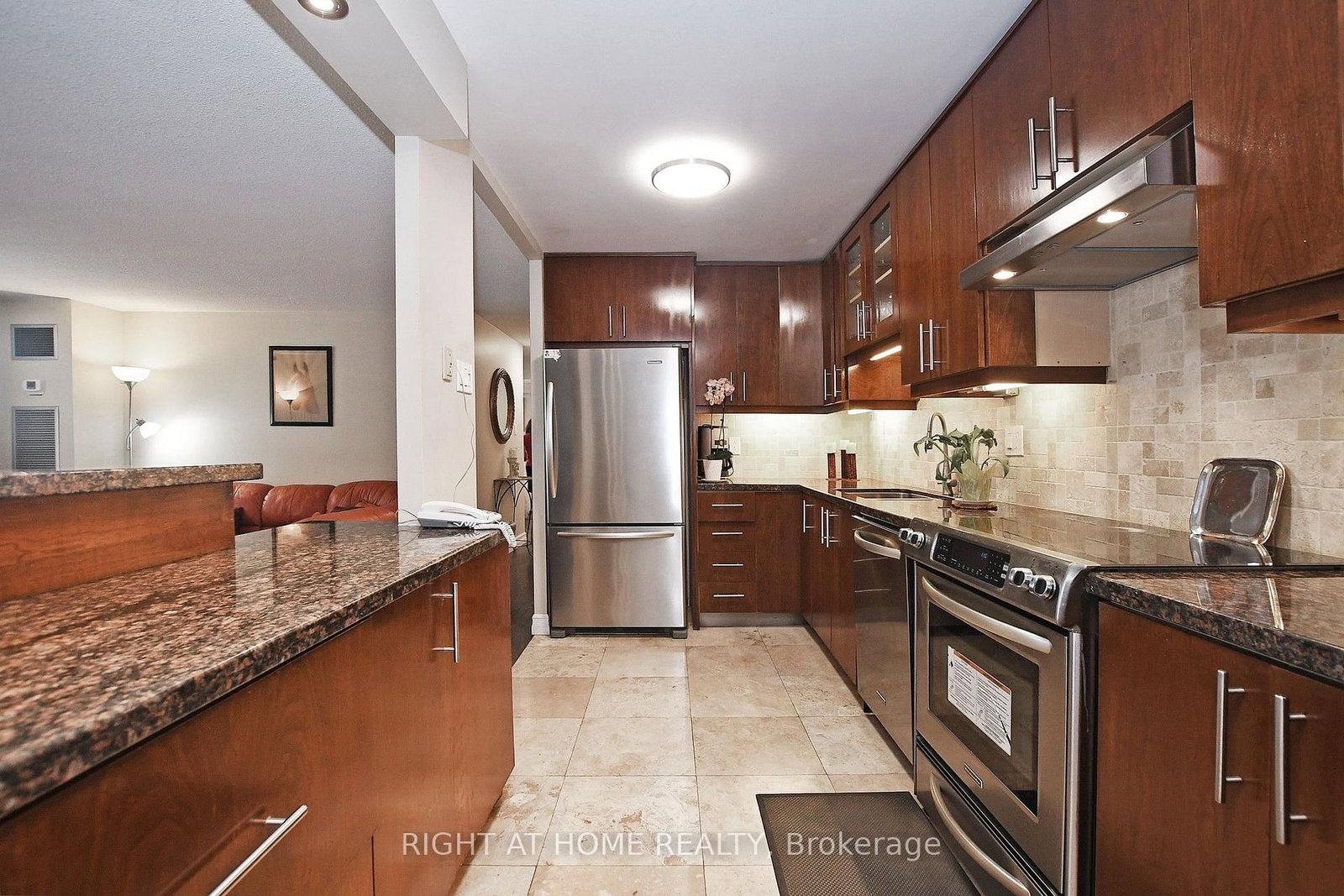 60 Inverlochy Boulevard • #806 • Markham, ON photo 18