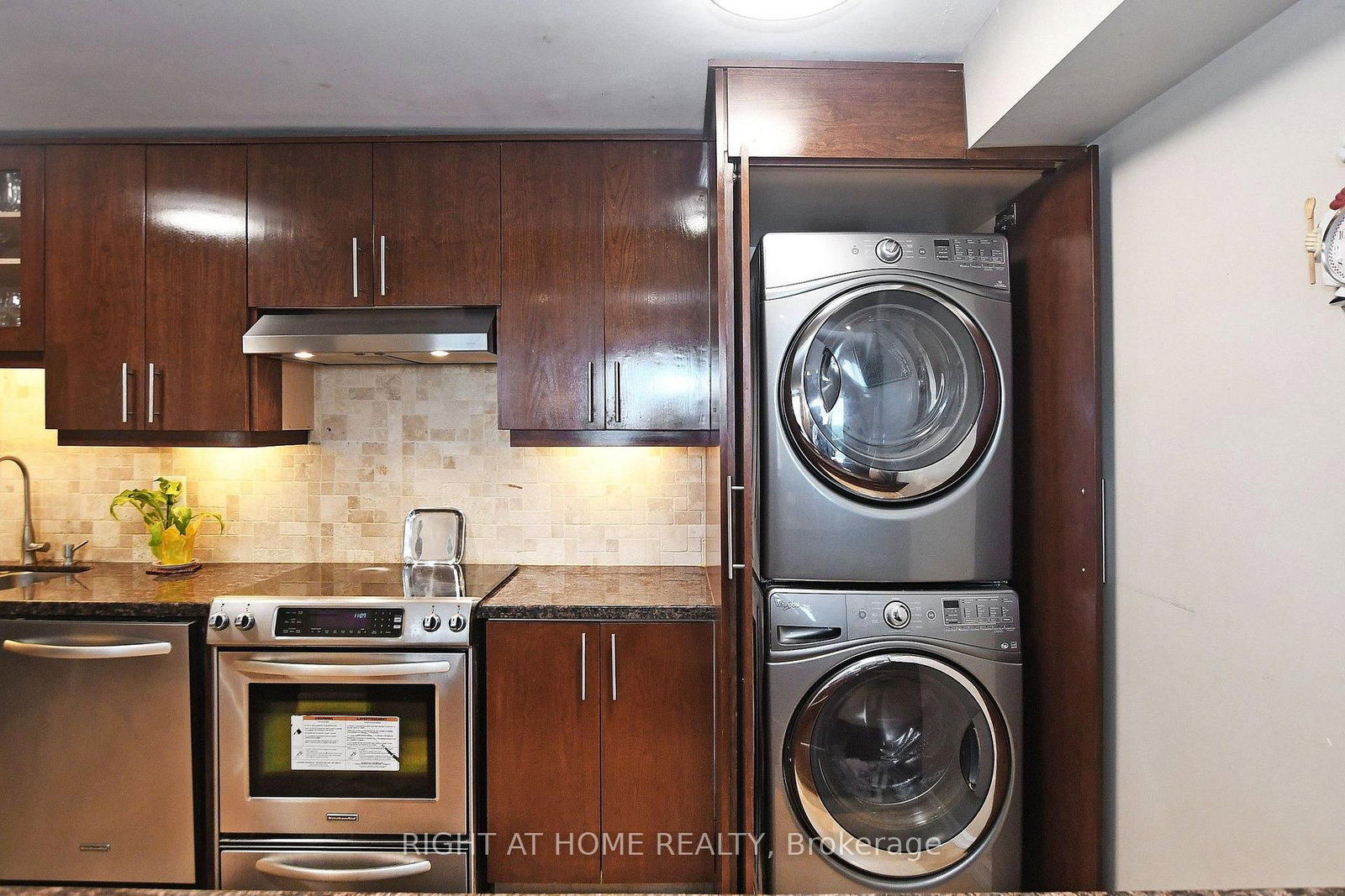 60 Inverlochy Boulevard • #806 • Markham, ON photo 20