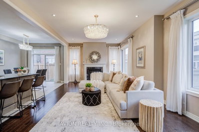16 Callisto Lane • Richmond Hill, ON photo 4