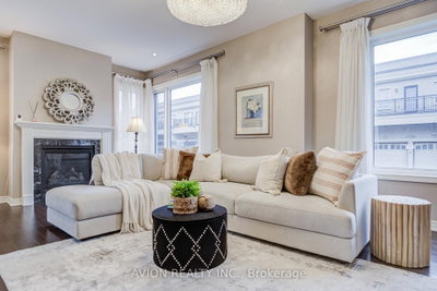 16 Callisto Lane • Richmond Hill, ON photo 5