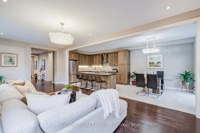 16 Callisto Lane • Richmond Hill, ON photo 6