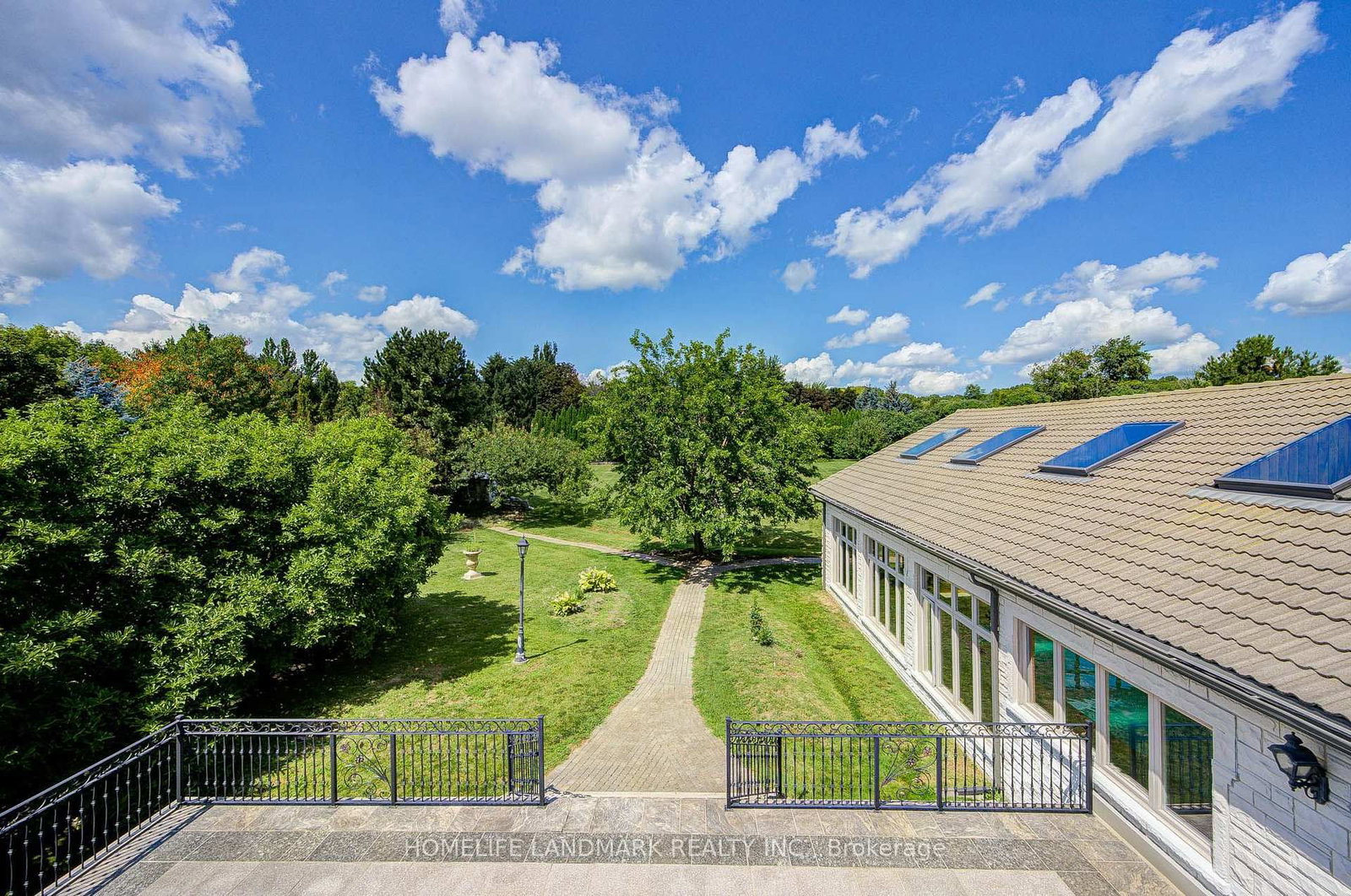 21 Kensington Drive • Richmond Hill, ON photo 39