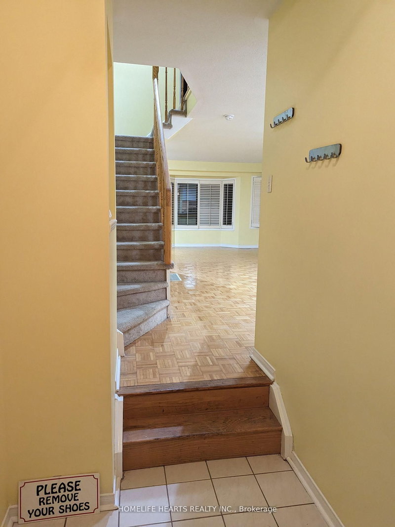192 - 18 Clark Avenue W