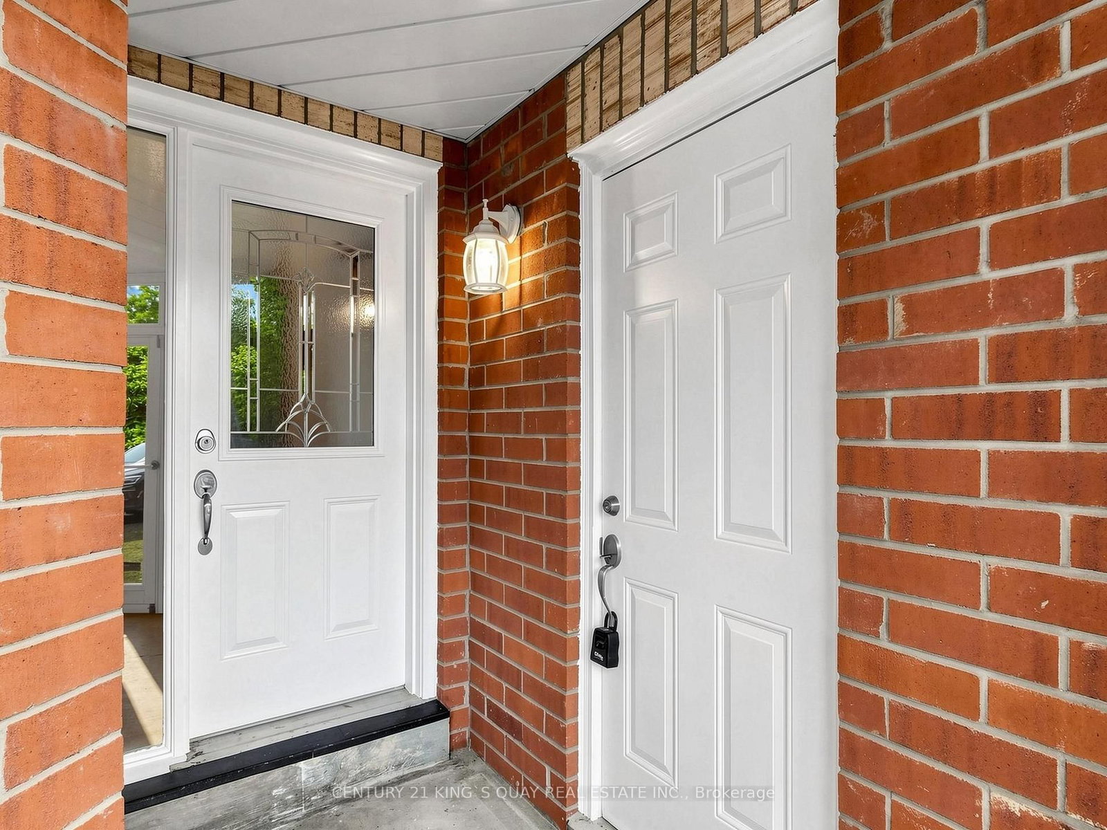 72 Dunsmore Crescent • Richmond Hill, ON photo 2