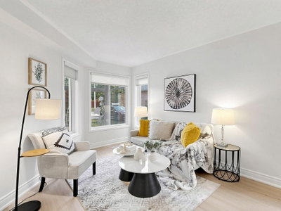 72 Dunsmore Crescent • Richmond Hill, ON photo 3