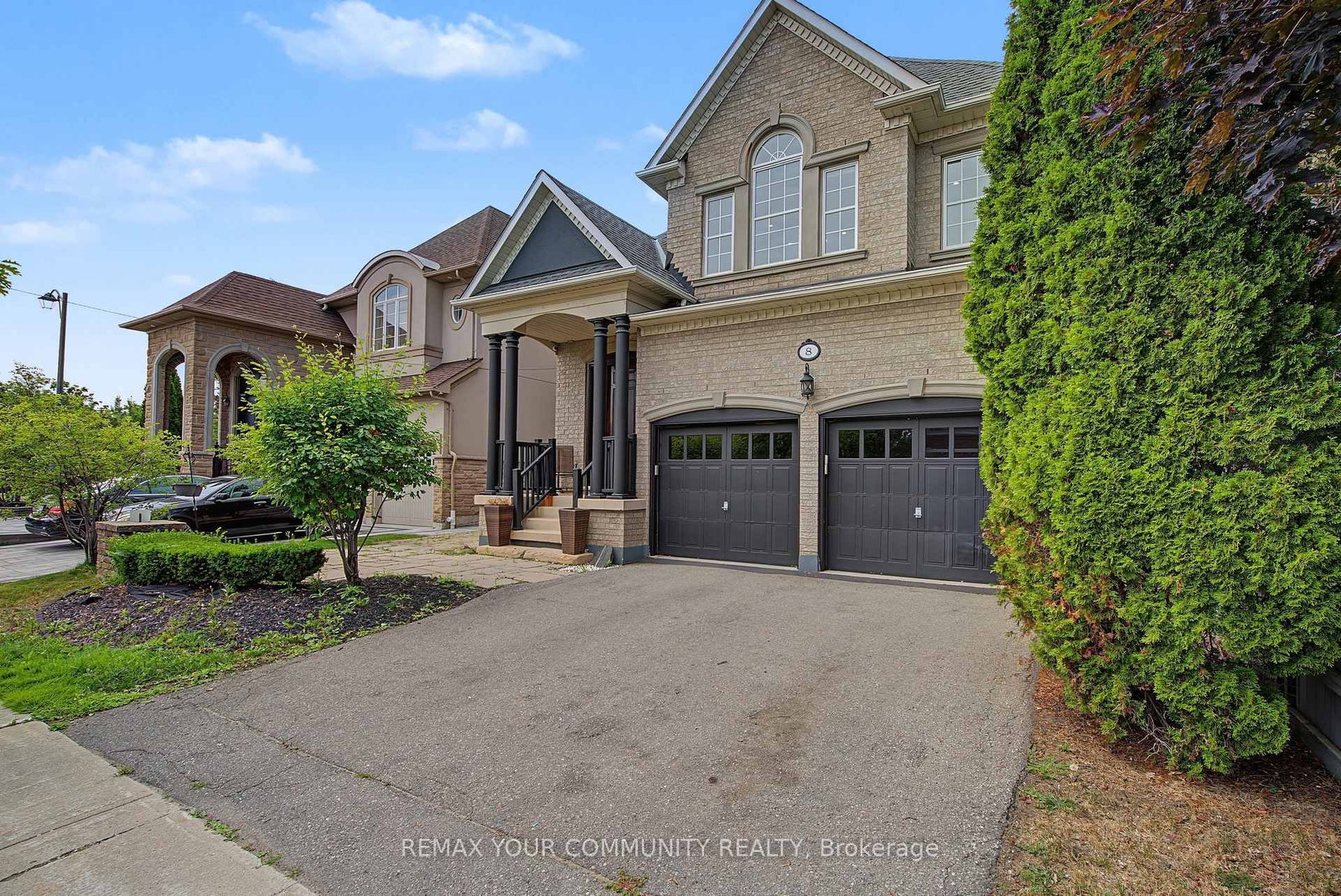 8 Yemina Gate • Vaughan, ON photo 3