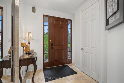 8 Yemina Gate • Vaughan, ON photo 4