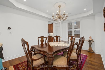 8 Yemina Gate • Vaughan, ON photo 9