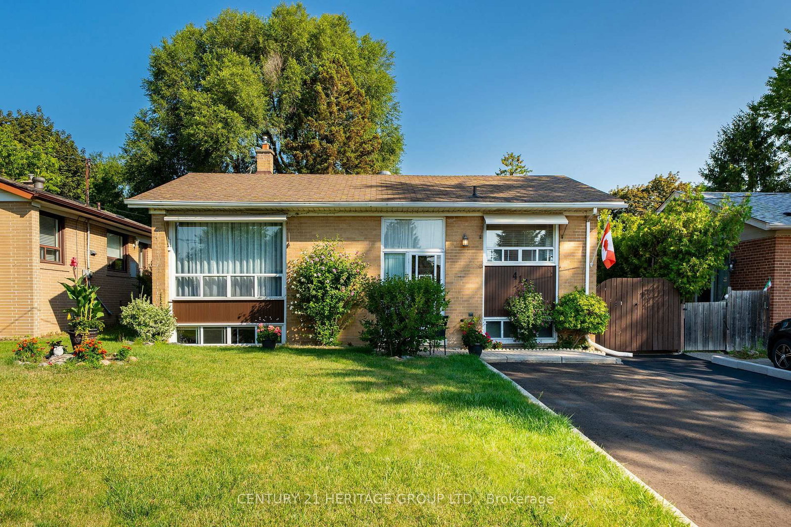 417 Paliser Crescent S • Richmond Hill, ON photo 1