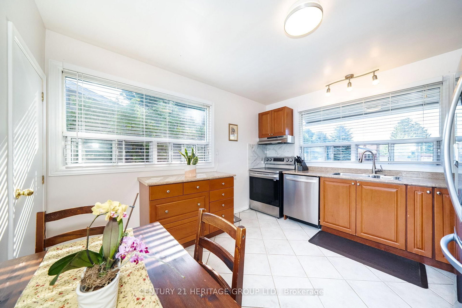 417 Paliser Crescent S • Richmond Hill, ON photo 10