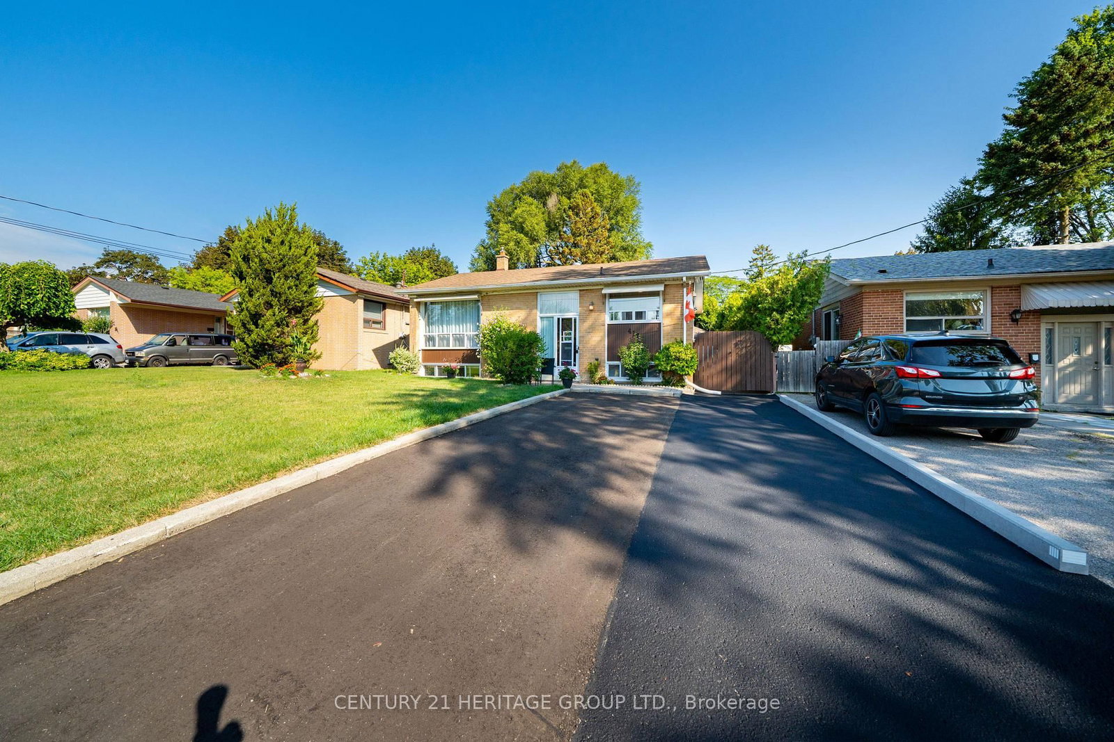 417 Paliser Crescent S • Richmond Hill, ON photo 4
