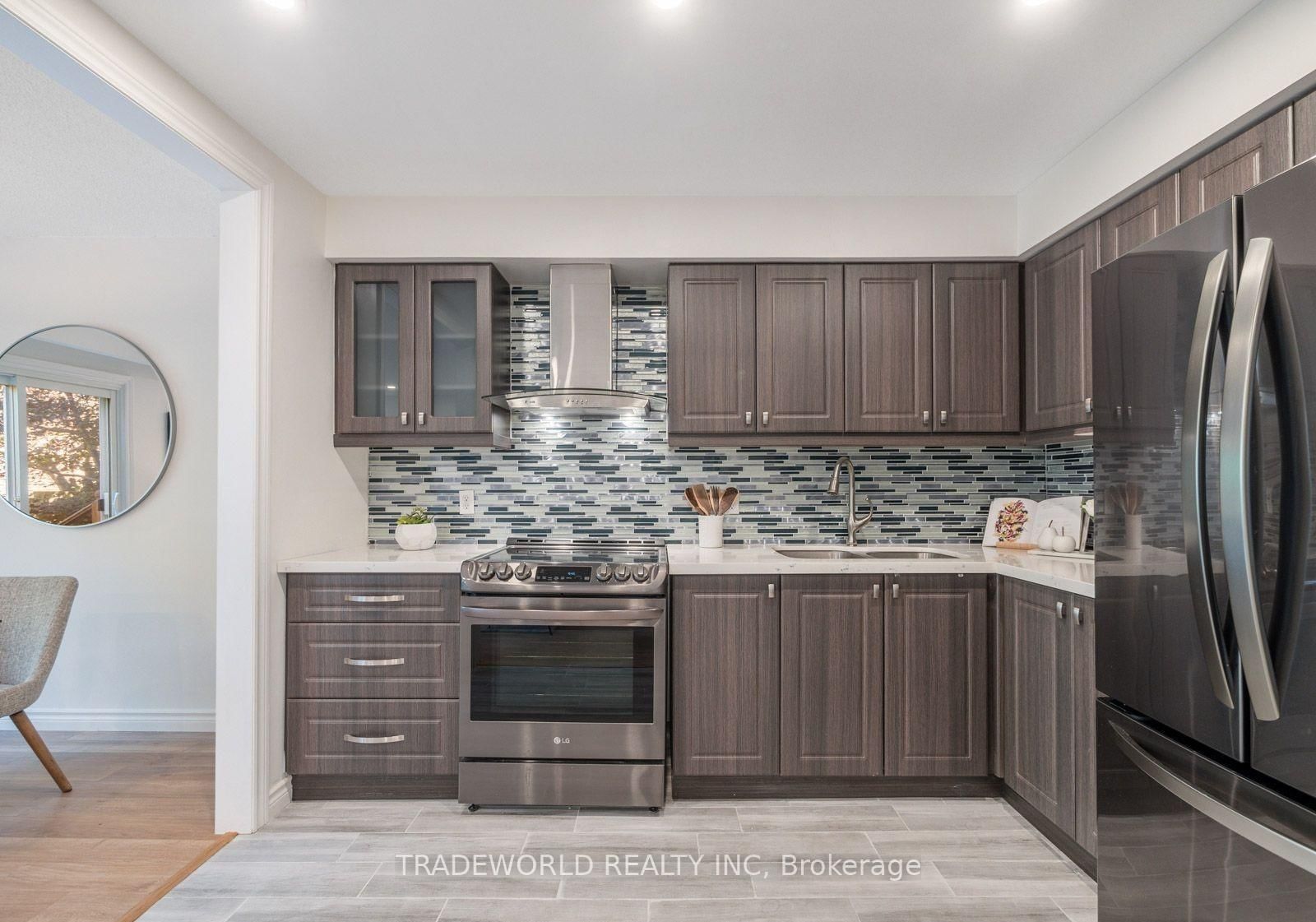 60 Camelot Way • Markham, ON photo 8