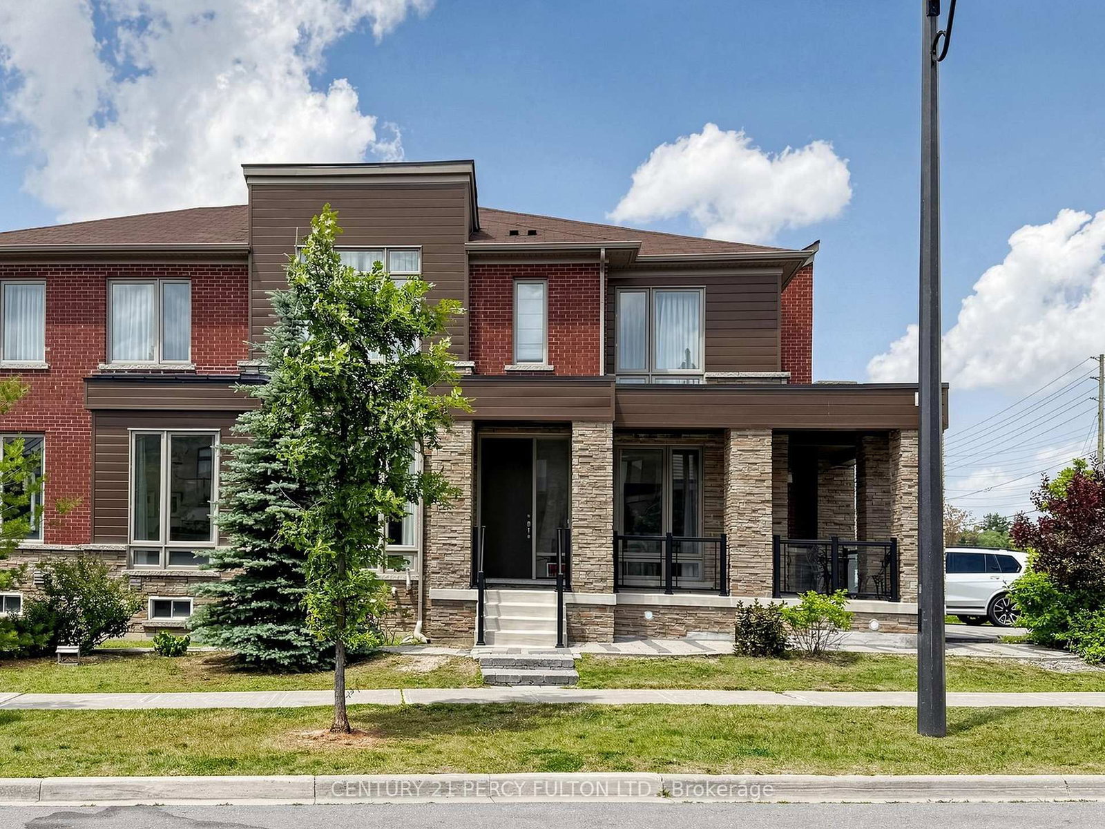 91 Badgerow Way • Aurora, ON photo 1