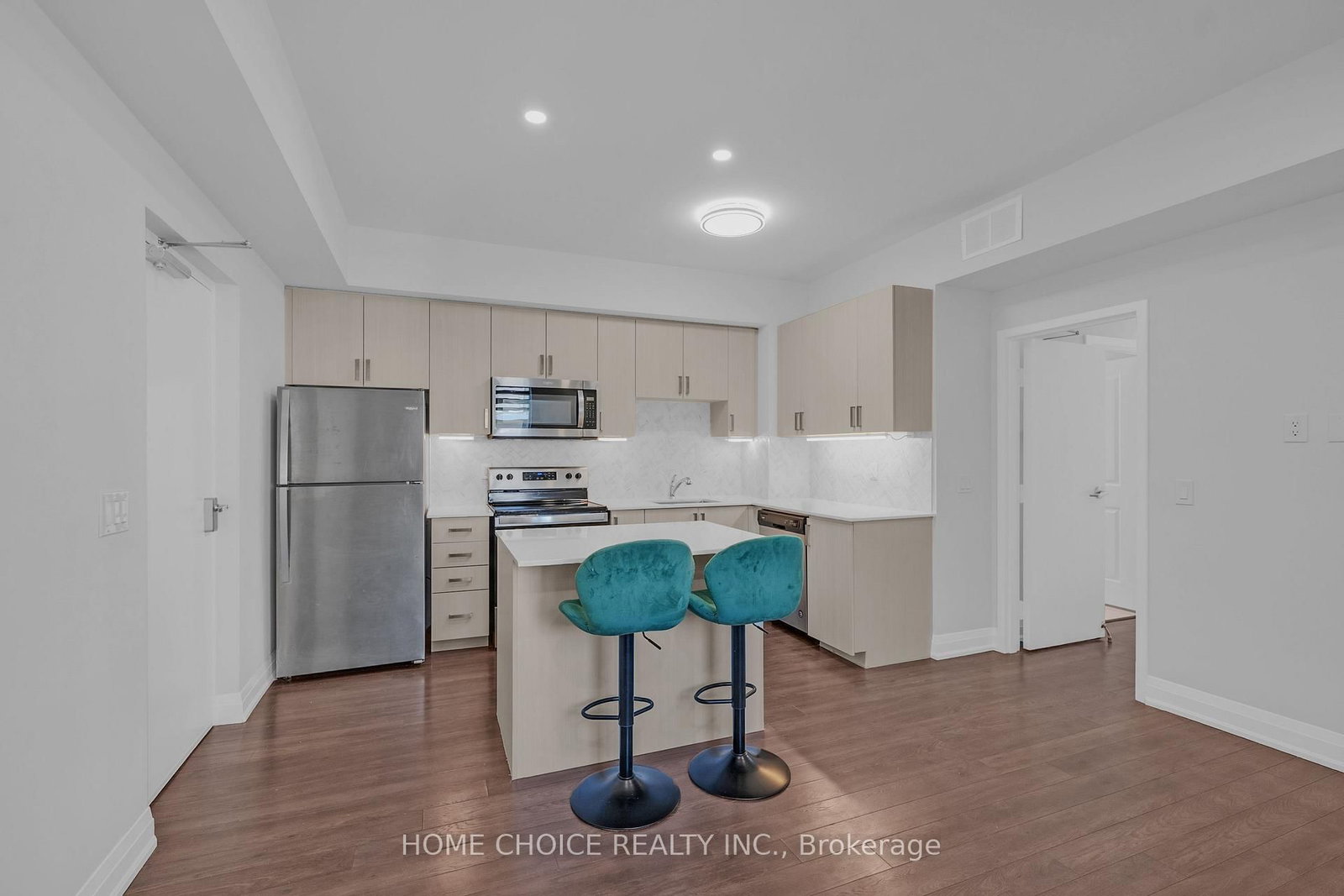 5289 Highway 7 Highway W • #D704 • Vaughan, ON photo 10