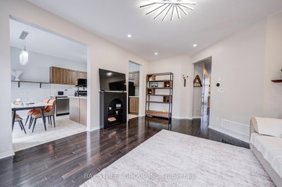 23 Horn Street • Whitchurch-Stouffville, ON photo 6