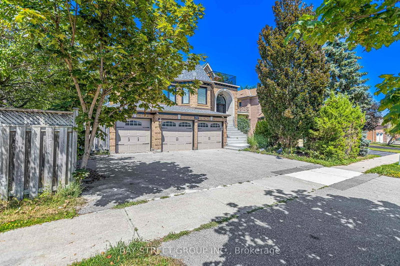 231 Shaftsbury Avenue N