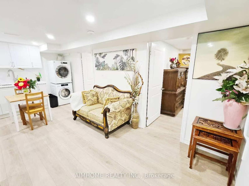 Basement Apartment - 28 Castle Harbour Lane W