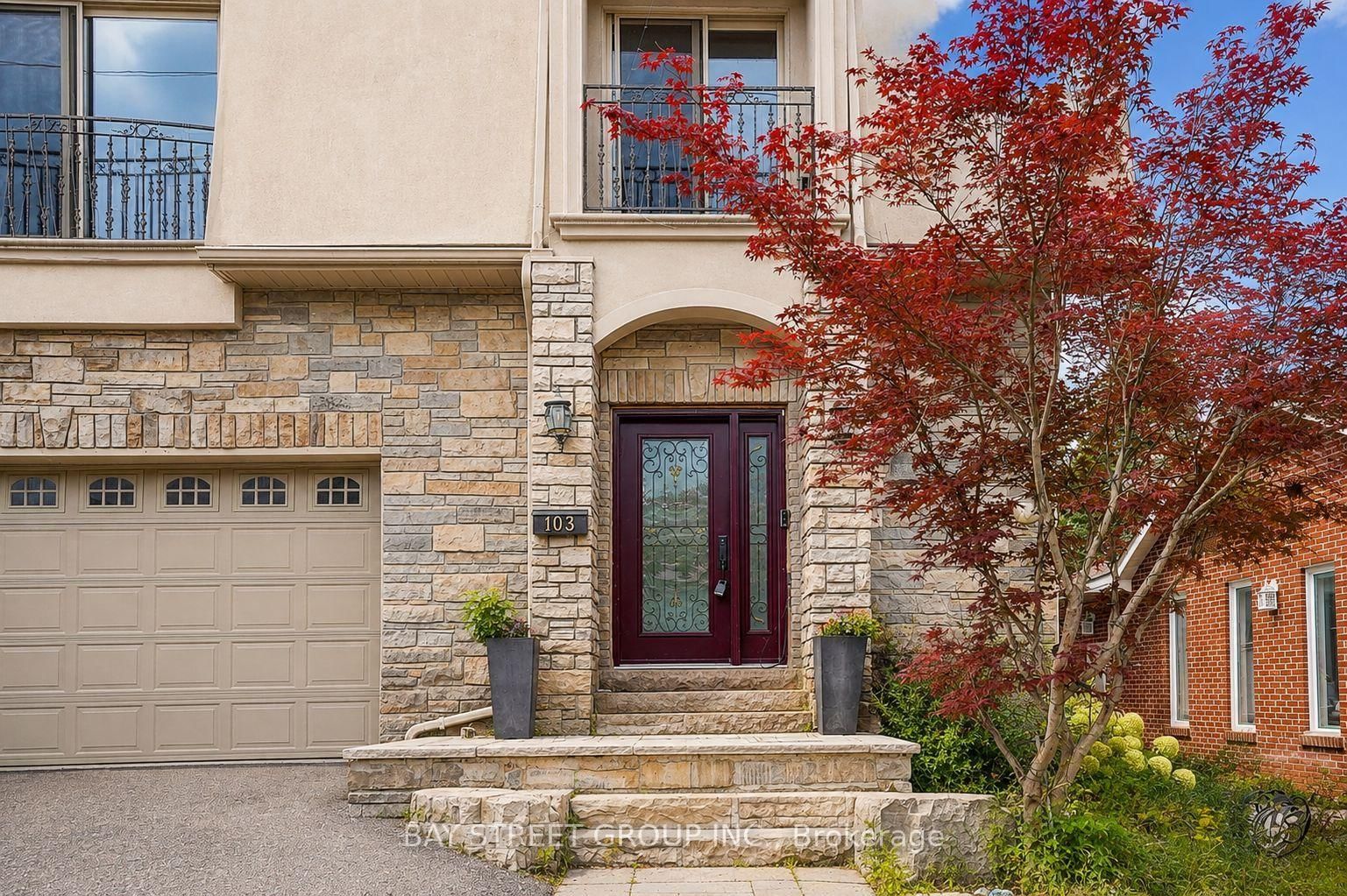 103 Lake Avenue • Richmond Hill, ON photo 2