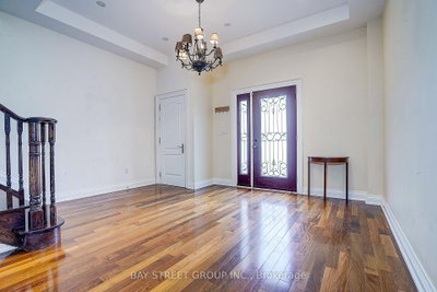 103 Lake Avenue • Richmond Hill, ON photo 3