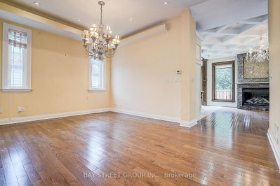 103 Lake Avenue • Richmond Hill, ON photo 4