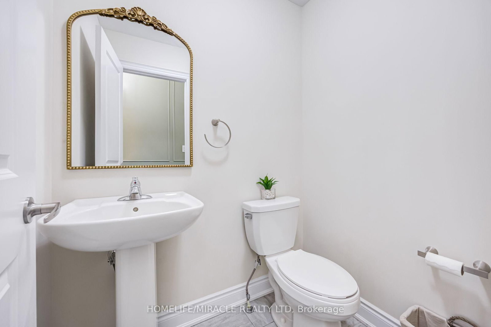 65 Lorne Thomas Place • New Tecumseth, ON photo 11