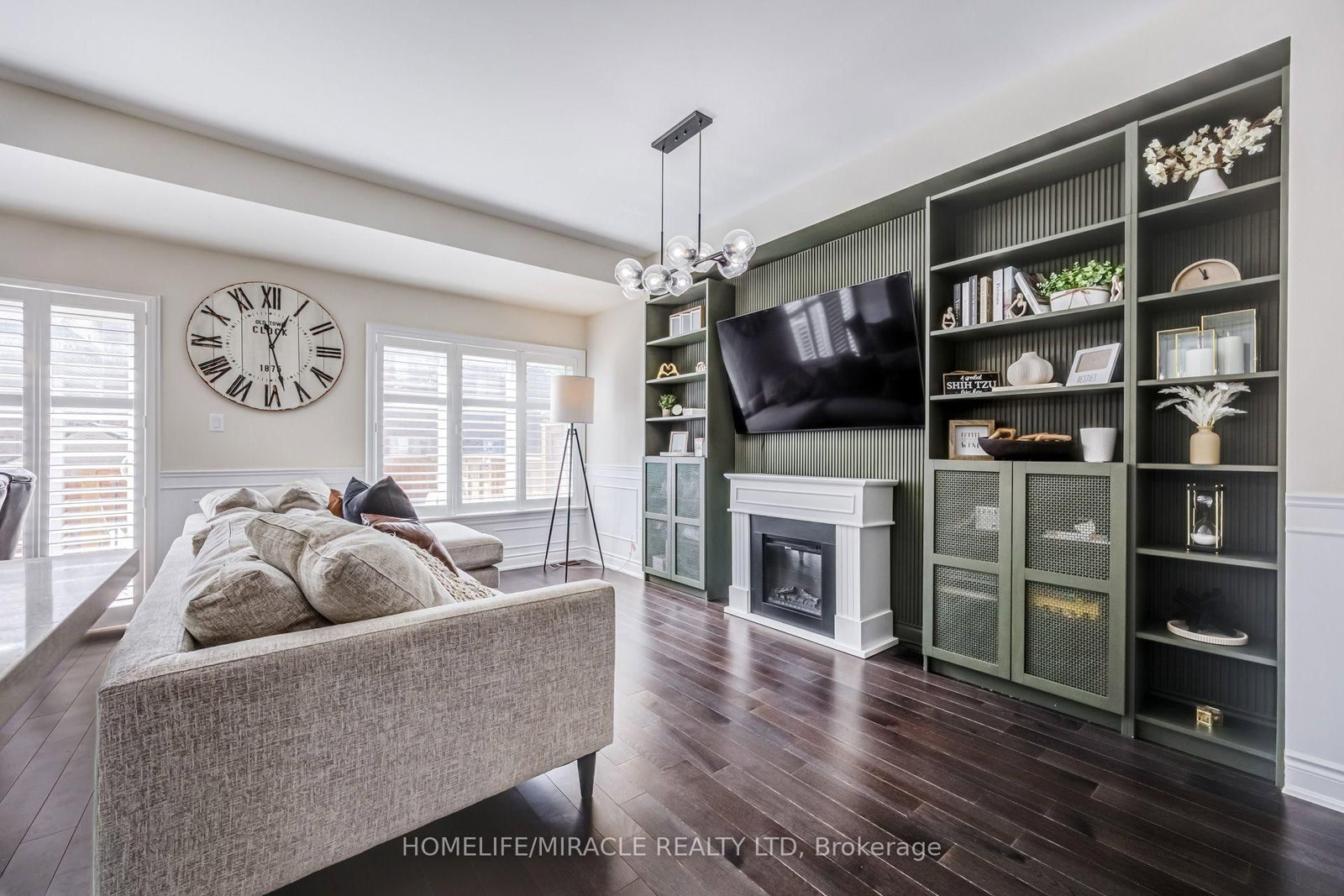 65 Lorne Thomas Place • New Tecumseth, ON photo 12