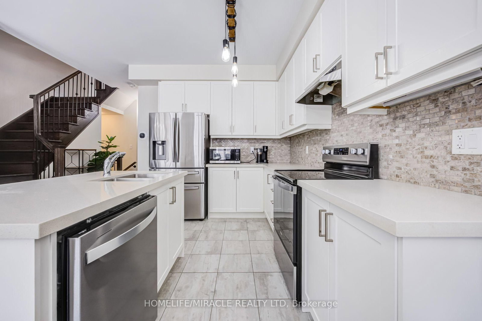 65 Lorne Thomas Place • New Tecumseth, ON photo 24