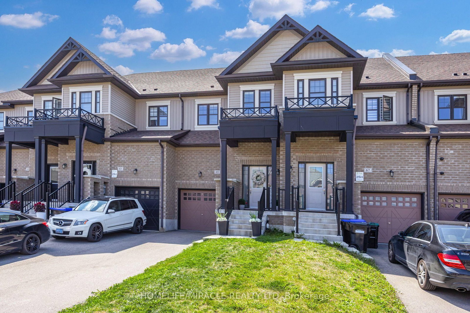 65 Lorne Thomas Place • New Tecumseth, ON photo 3