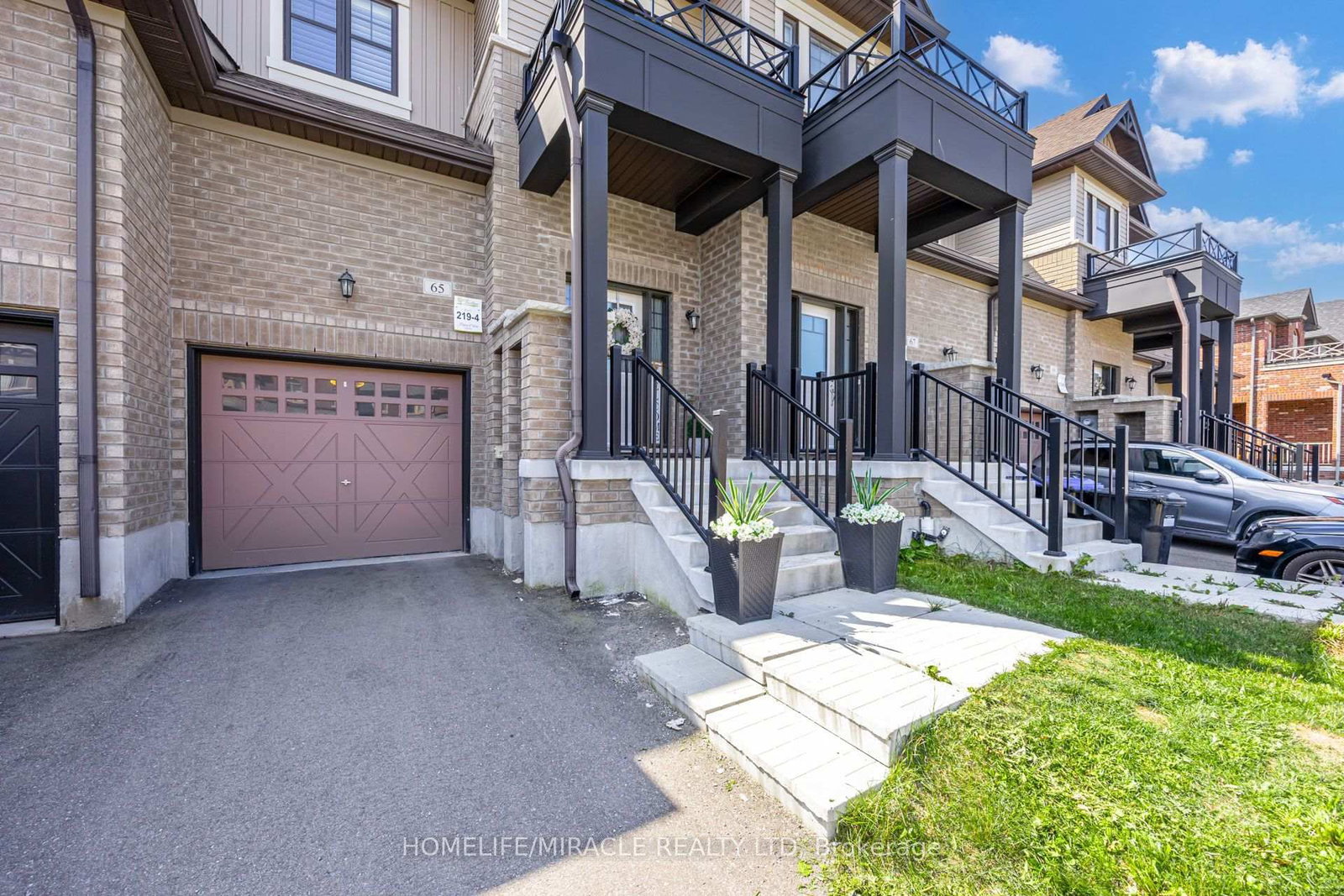 65 Lorne Thomas Place • New Tecumseth, ON photo 4