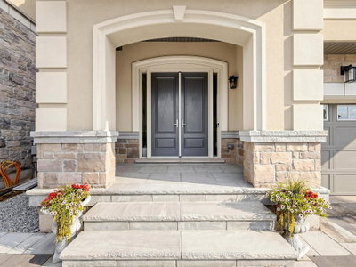 73 Menotti Drive • Richmond Hill, ON photo 2