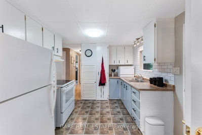 11 Hawthorne Drive • Innisfil, ON photo 5