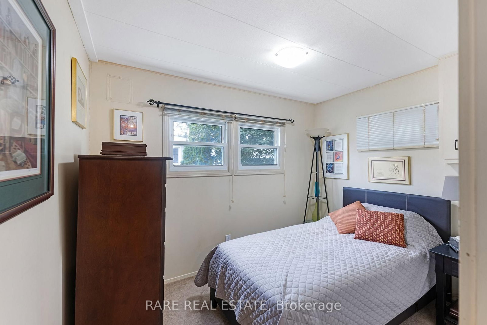 11 Hawthorne Drive • Innisfil, ON photo 9