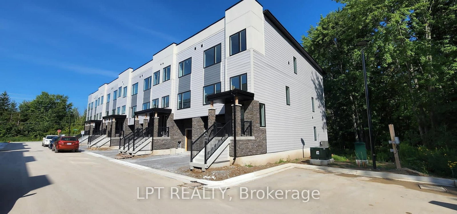 1482 Purchase Pl Place • Innisfil, ON photo 2