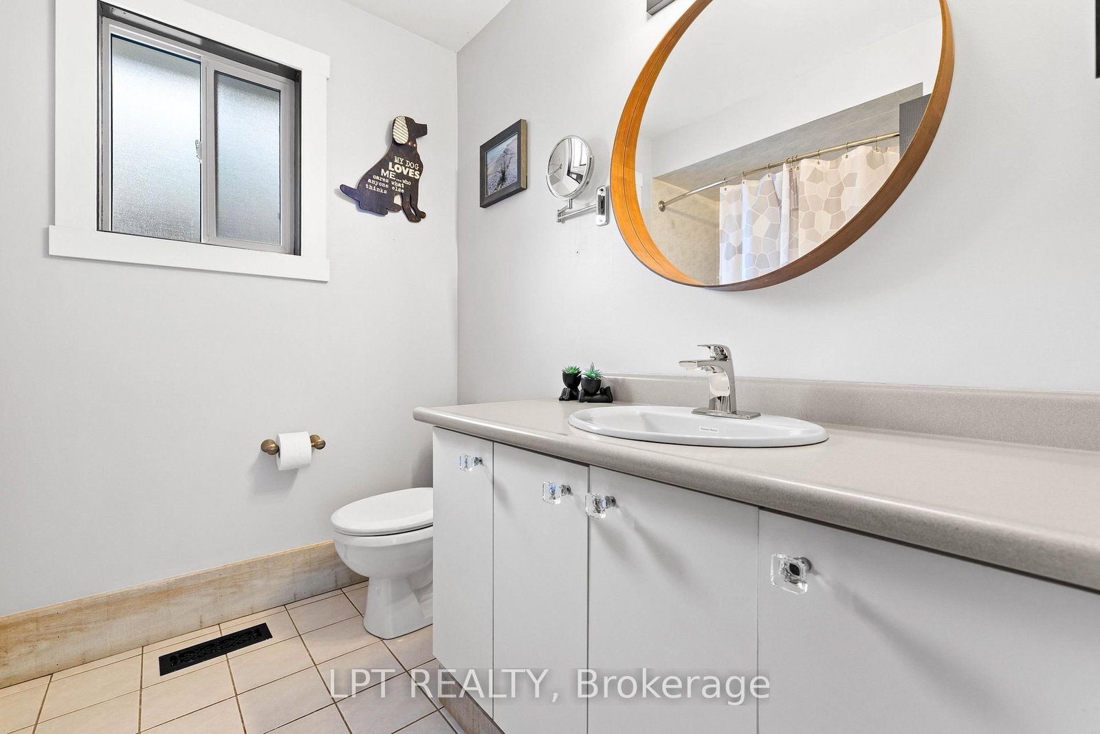 416 Flanagan Court • Newmarket, ON photo 32