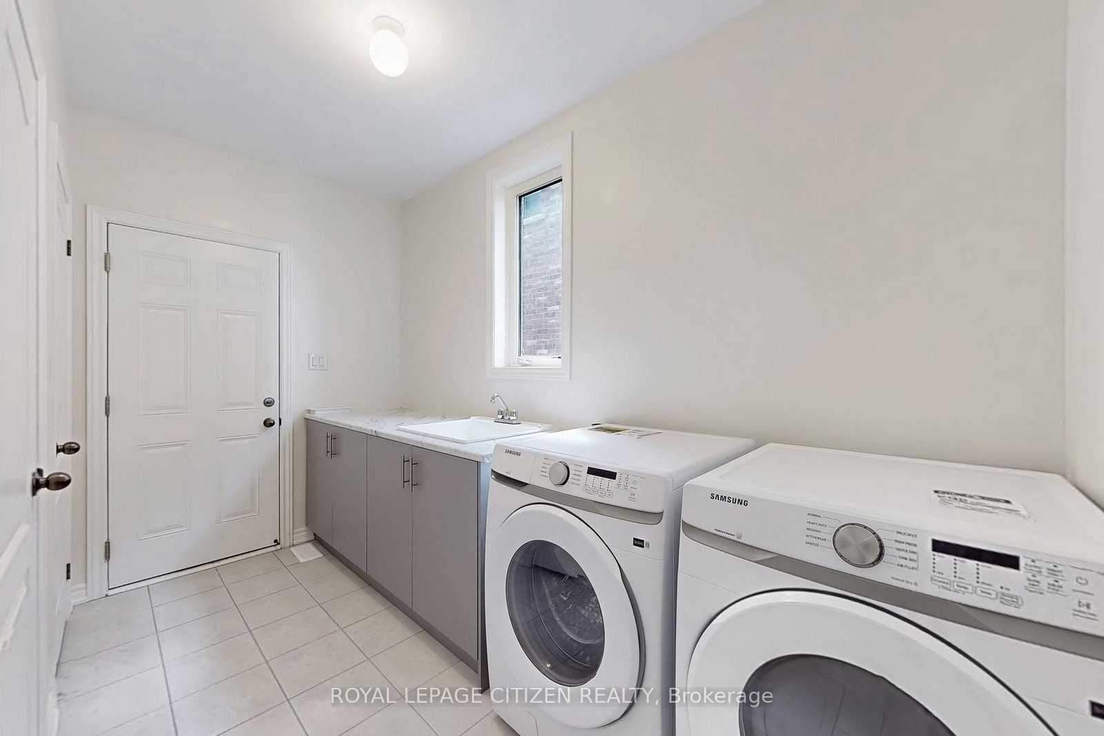 82 Lawrence D. Pridham Avenue • New Tecumseth, ON photo 16