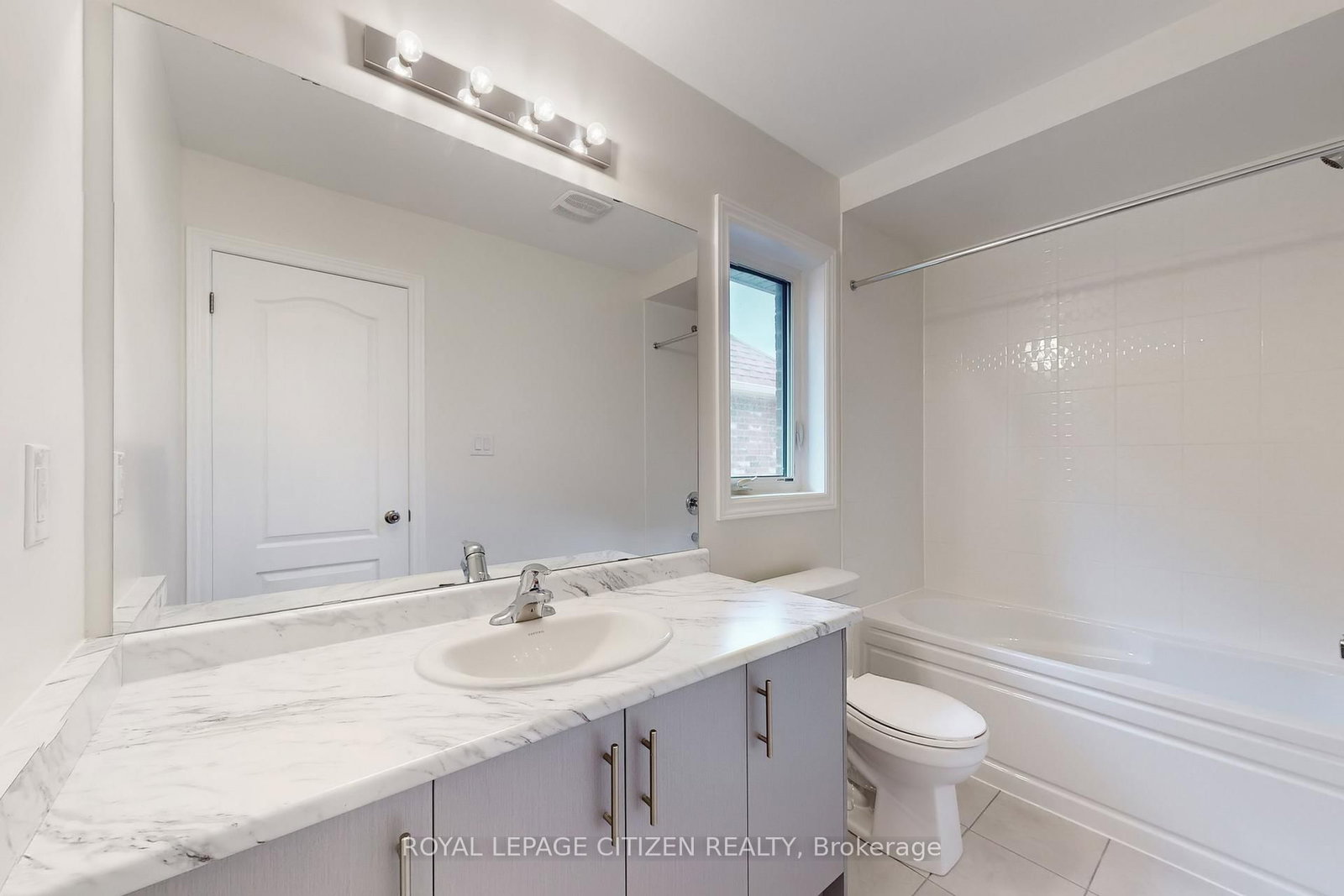82 Lawrence D. Pridham Avenue • New Tecumseth, ON photo 39