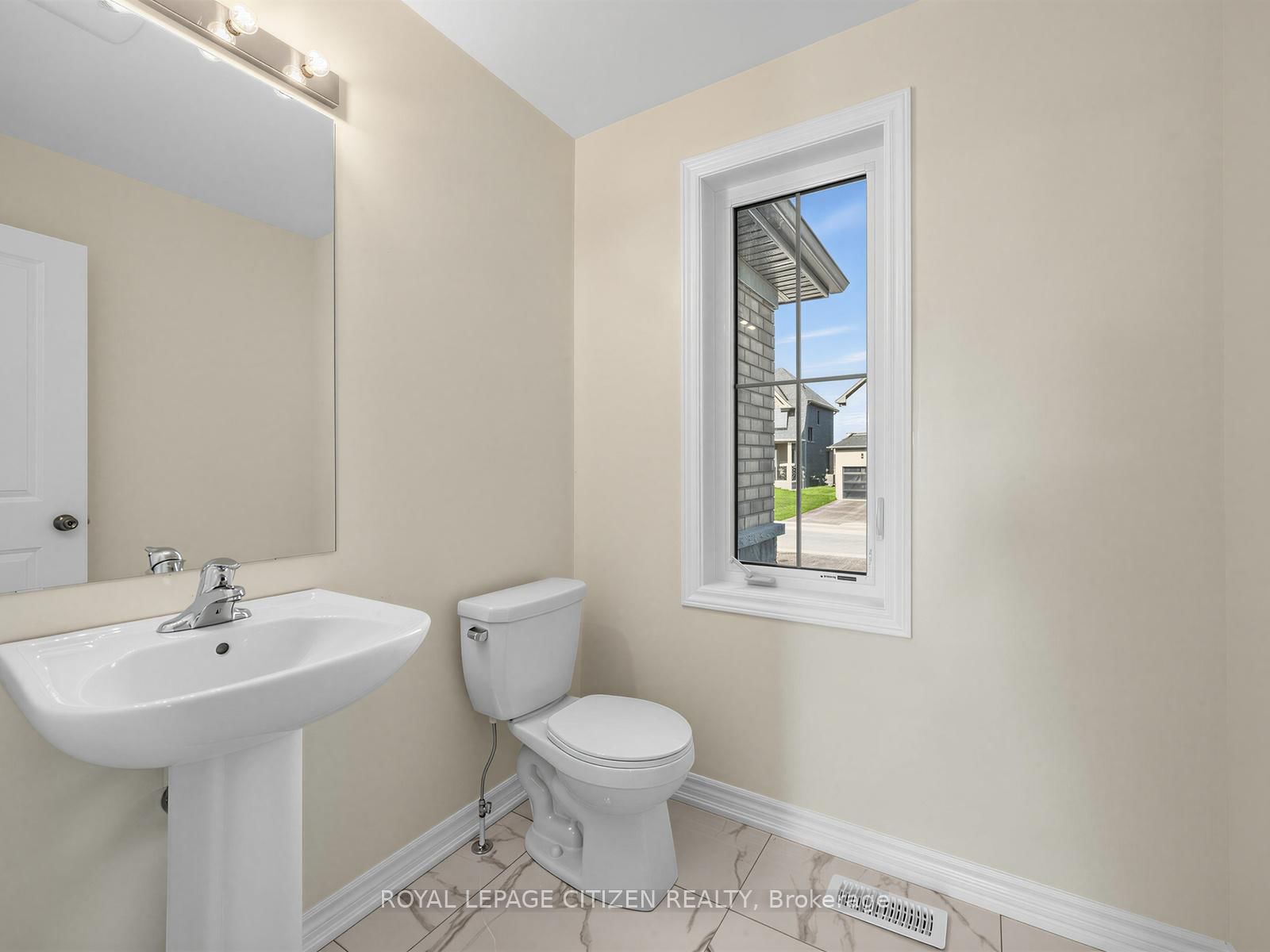 2 Lawrence D. Pridham Avenue • New Tecumseth, ON photo 9