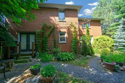 53 Strathearn Avenue • Richmond Hill, ON photo 4
