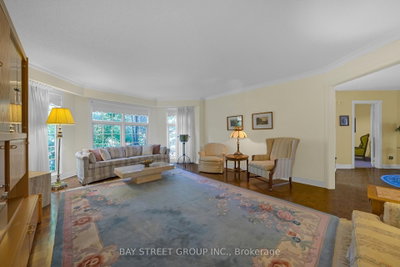 53 Strathearn Avenue • Richmond Hill, ON photo 9